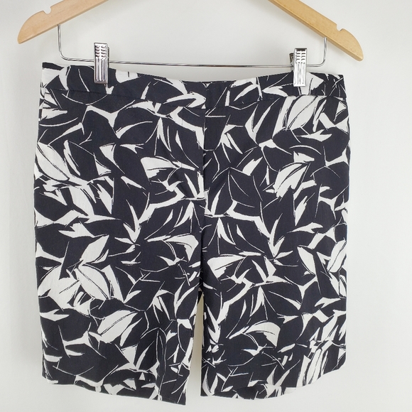 Mario Serrani size 8 shorts